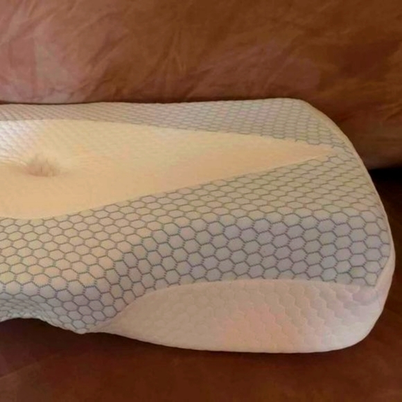 Contour Memory Foam Pillow - Picture 3 of 5